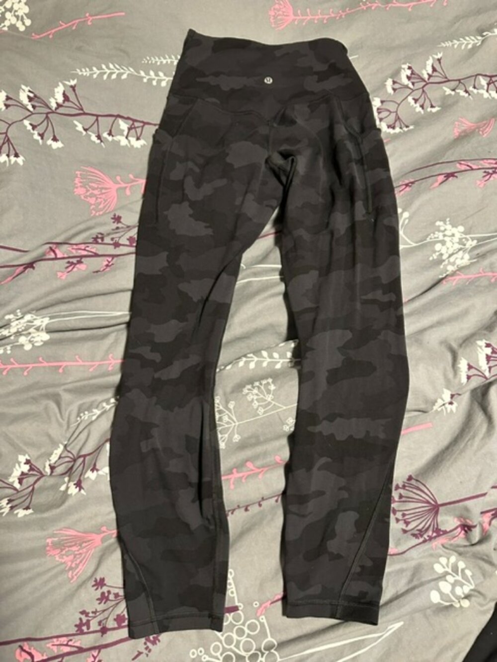 Lululemon size 6 incognito camo align leggings with pockets